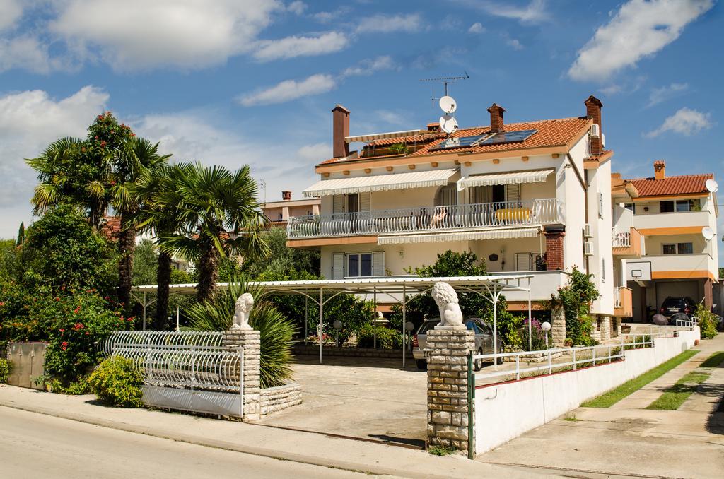 Hotel Pansion Adria Sveti Filip i Jakov Exterior foto