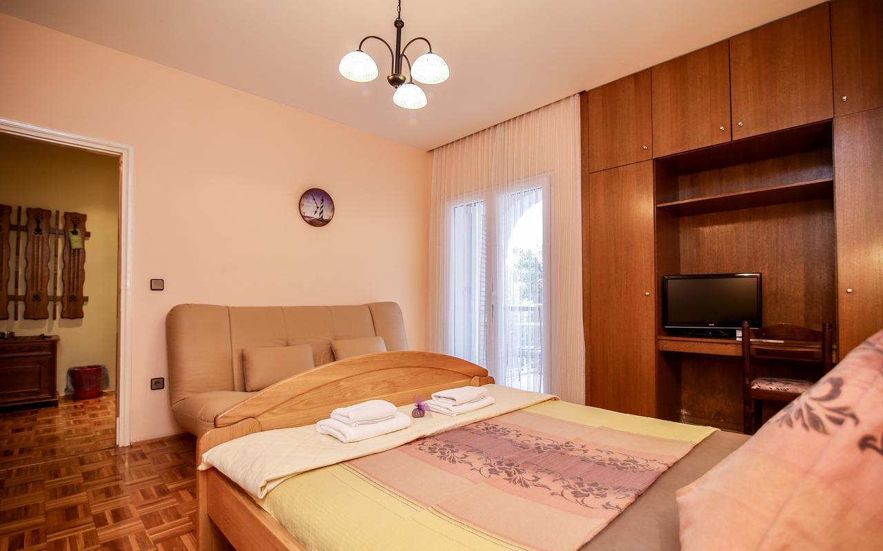 Hotel Pansion Adria Sveti Filip i Jakov Exterior foto
